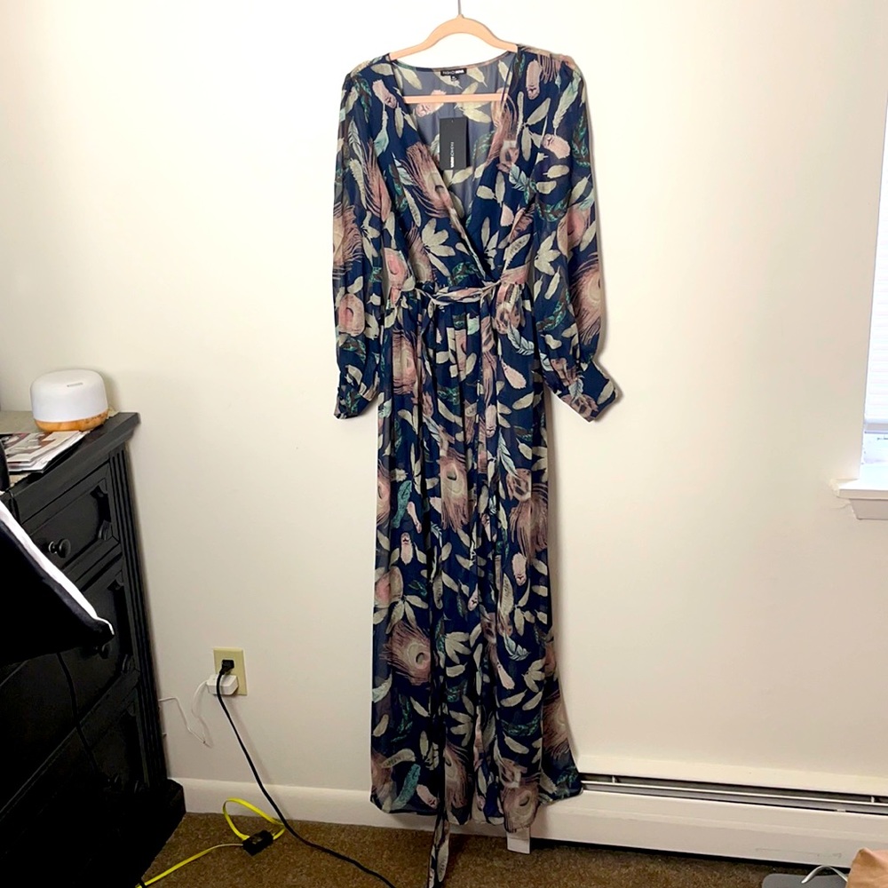 Beautiful fashion nova maxi dress. Never worn!!